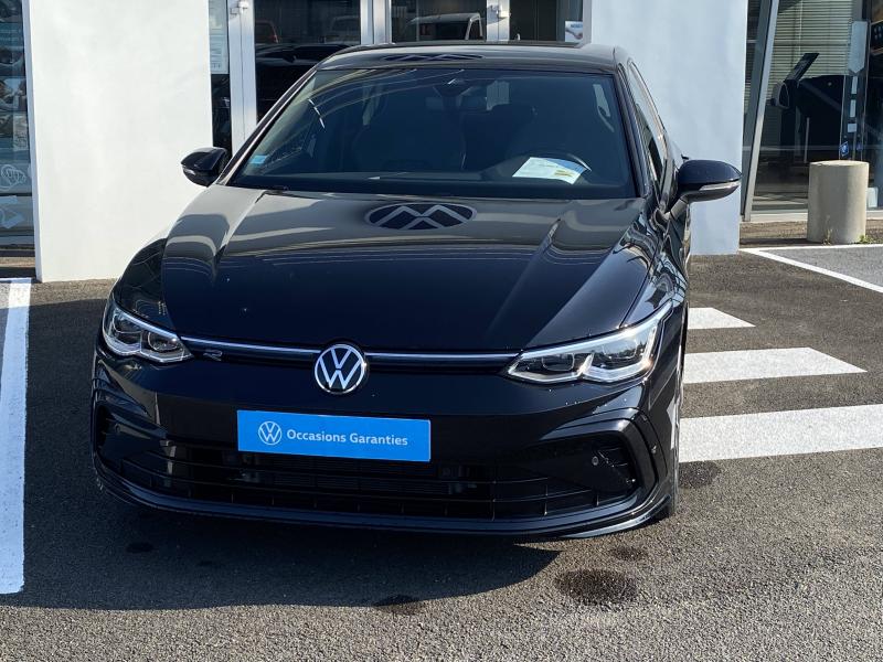 VOLKSWAGEN GOLF • R-Line